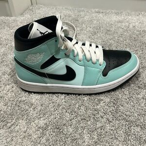 Women’s Nike Air Jordan 1 Mid Teal and Black size 8